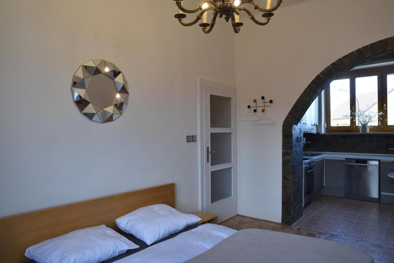 Apartman S Klavirem เลดนิตเซ ภายนอก รูปภาพ